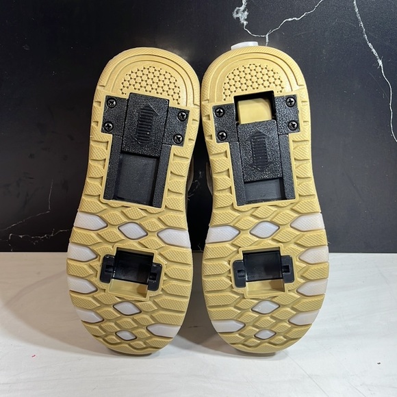 Unbranded Kid’s LED Skate Shoes Gold sz 1.5 - Picture 8 of 10